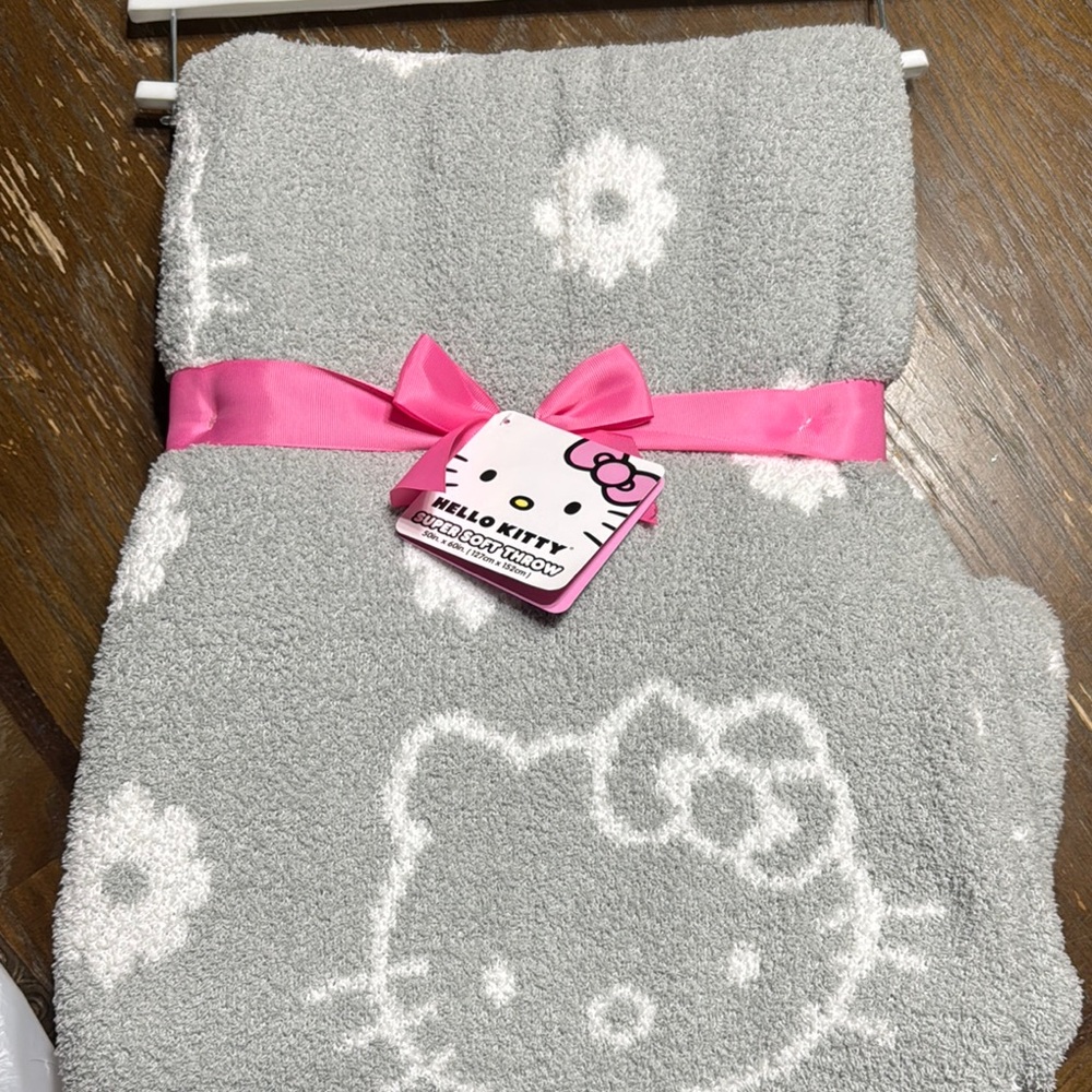 Hello Kitty Gray blanket